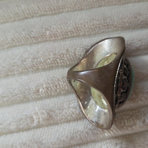 Vintage Egyptian Ring - Picture 2 of 4